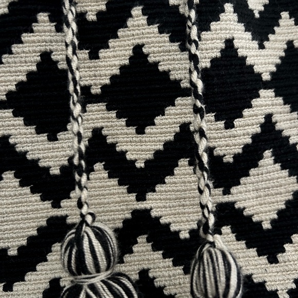 Black and Beige Chevron Shoulder Bag with Braided Strap - Picture 4 of 4